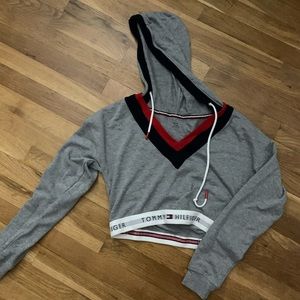 Tommy Hilfiger + UO Exclusive hooded sweatshirt